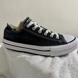 Black canvas platform Converse